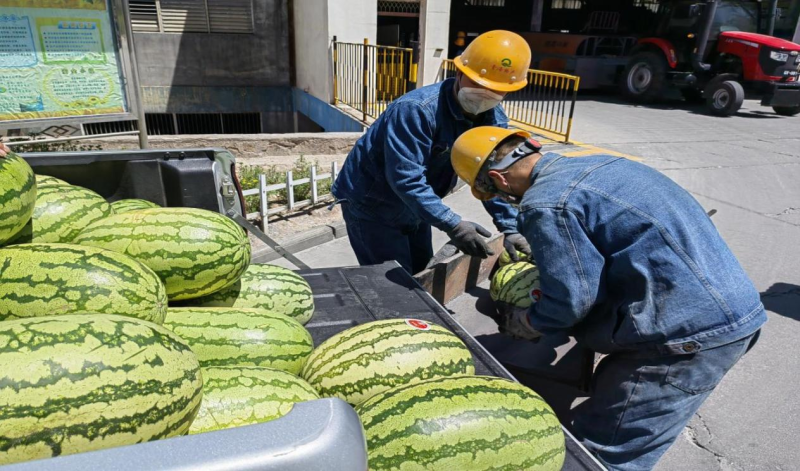 絲絲清涼沁人心 濃濃關懷鼓士氣 物產工投公司黨委與公司工會正式開啟 “夏日送清涼 關懷暖人心”慰問行動